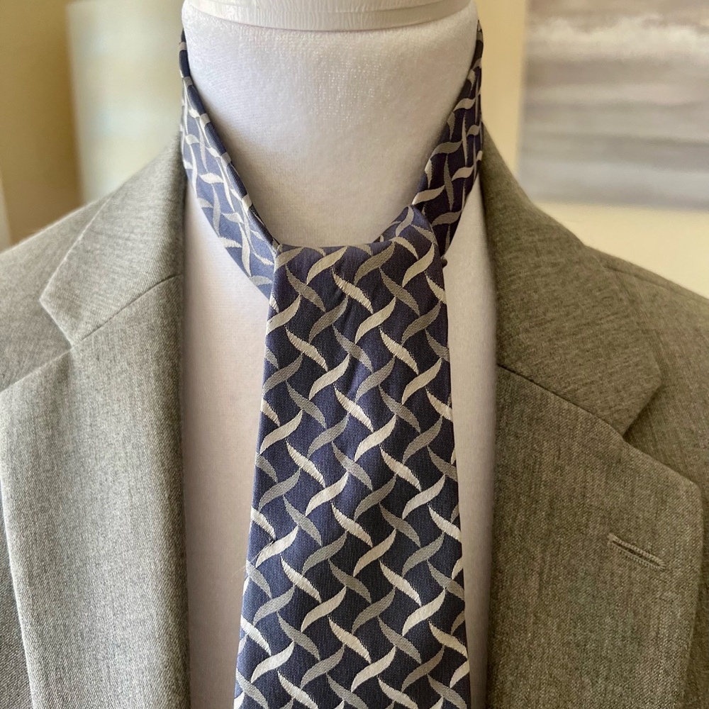 Donna Karan Blue and Cream Silk Geometric Neck Tie